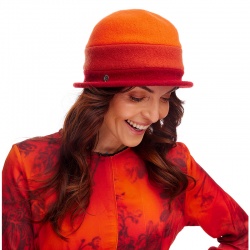 D24.01 - Women's hat (3 is...