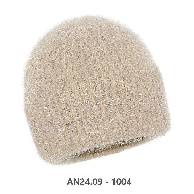 Szyta w Polsce czapka z diamencikami | Rabionek