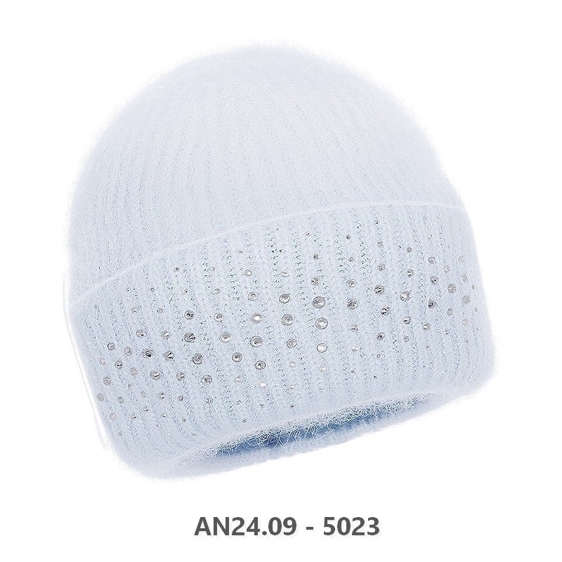 Szyta w Polsce czapka z diamencikami | Rabionek