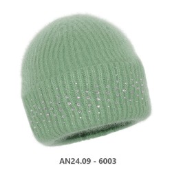 Szyta w Polsce czapka z diamencikami | Rabionek