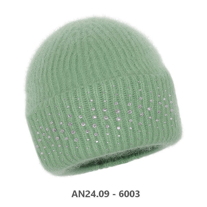 Szyta w Polsce czapka z diamencikami | Rabionek