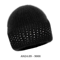 Szyta w Polsce czapka z diamencikami | Rabionek