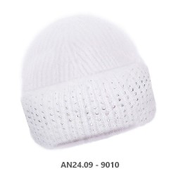 Szyta w Polsce czapka z diamencikami | Rabionek