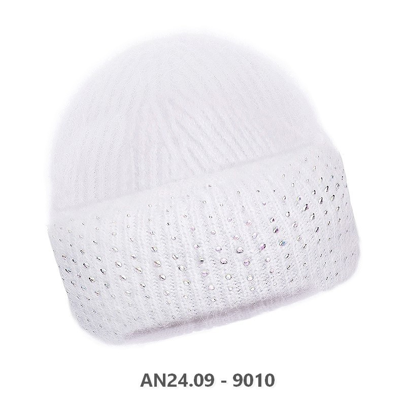 Szyta w Polsce czapka z diamencikami | Rabionek